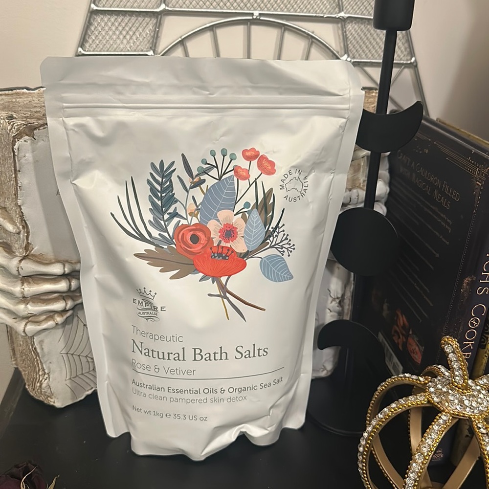 Therapeutic natural bath salt rose and Vetiver made in Australia